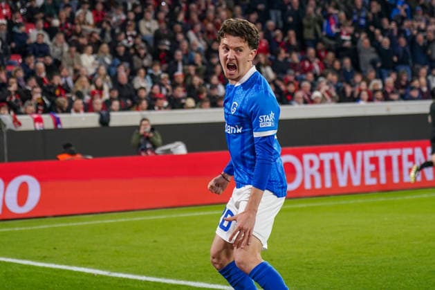 Germany Football UEFA Europa League 2025 2026, Round of 16 SC Freiburg vs KRC Genk Europa Park Stadion Goal and goal celebration to 2 1 by Konstantinos Karetsas KRC Genk, 20 joy, emotions, cheering, gesture, gesture, emotion, facial expression, facial expression, emotion Copyright: xJOERANxSTEINSIEKx