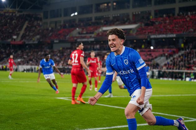 Germany Football UEFA Europa League 2025 2026, Round of 16 SC Freiburg vs KRC Genk Europa Park Stadion Goal and goal celebration to 2 1 by Konstantinos Karetsas KRC Genk, 20 joy, emotions, cheering, gesture, gesture, emotion, facial expression, facial expression, emotion Copyright: xJOERANxSTEINSIEKx