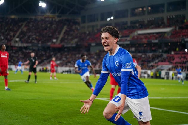 Germany Football UEFA Europa League 2025 2026, Round of 16 SC Freiburg vs KRC Genk Europa Park Stadion Goal and goal celebration to 2 1 by Konstantinos Karetsas KRC Genk, 20 joy, emotions, cheering, gesture, gesture, emotion, facial expression, facial expression, emotion Copyright: xJOERANxSTEINSIEKx