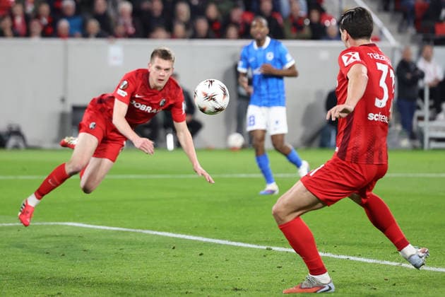 19 03 2026, xrekx, Fußball UEFA Europa League, SC Freiburg KRC Genk v l Vorlage Matthias Ginter SC Freiburg Treffer zum 2 0 durch Igor Matanovic SC Freiburg DFL DFB REGULATIONS PROHIBIT ANY USE OF PHOTOGRAPHS as IMAGE SEQUENCES and or QUASI VIDEO Freiburg
