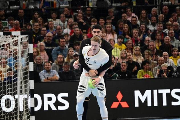 19.03.2026 xkhx Dortmund Westfalenhalle Länderspiel der Deutschen Handball - Nationalmannschaft zwischen Deutschland und Ägypten wird festgehalten Juri Knorr (15, GER)