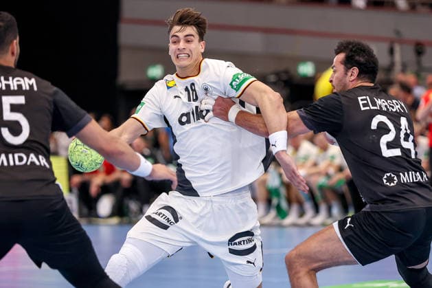 19 03 2026, Handball, international match men, Germany Egypt, Westfalenhalle Dortmund Julian Köster Germany 18 in a duel against Ahmed Hesham Egypt 15 Ibrahim Elmasry Egypt 24 North Rhine-Westphalia Germany