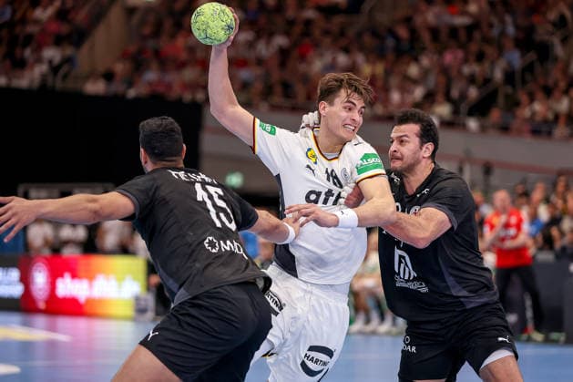 19 03 2026, Handball, international match men, Germany Egypt, Westfalenhalle Dortmund Julian Köster Germany 18 in a duel against Ahmed Hesham Egypt 15 Ibrahim Elmasry Egypt 24 North Rhine-Westphalia Germany