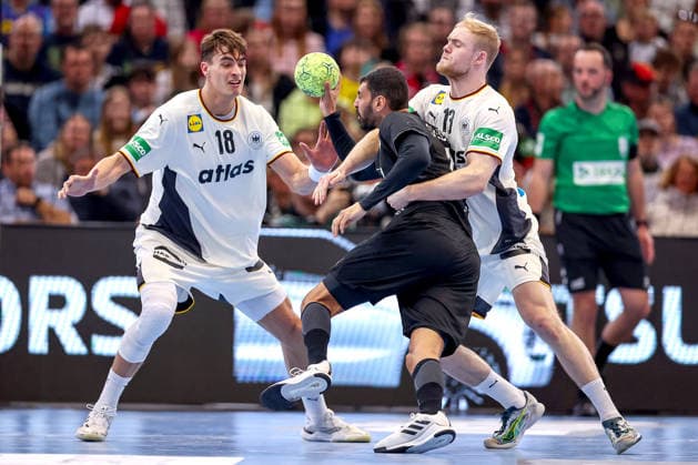 19 03 2026, Handball, international match men, Germany Egypt, Westfalenhalle Dortmund Julian Köster Germany 18 Matthes Langhoff Germany 13 defend at the circle North Rhine-Westphalia Germany