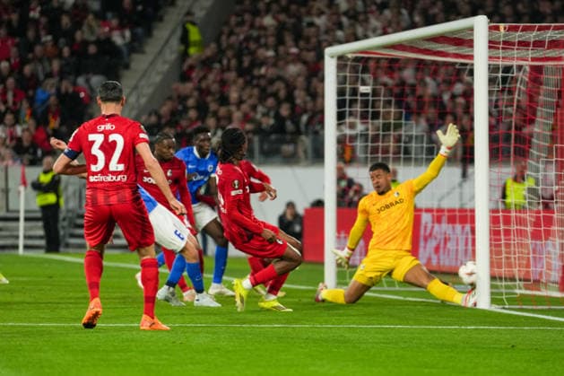 UEFA Europa League SC Freiburg vs KRC Genk, 19 03 2026 Matte Smets KRC Genk, 6 with his goal for 2 1 UEFA Europa League SC Freiburg vs KRC Genk, Europa Park Stadion, 19 03 2026 Copyright: xBEAUTIFULxSPORTS Boscox