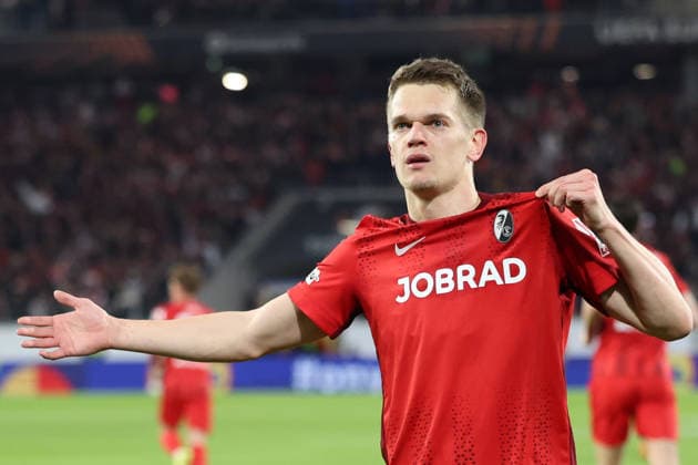 19 03 2026, xrekx, Football UEFA Europa League, SC Freiburg KRC Genk v l Torjubel nach dem Tor zum celebrating the goal celebrate 1 0 durch Matthias Ginter SC Freiburg DFL DFB REGULATIONS PROHIBIT ANY USE OF PHOTOGRAPHS as IMAGE SEQUENCES and or QUASI VIDEO Freiburg