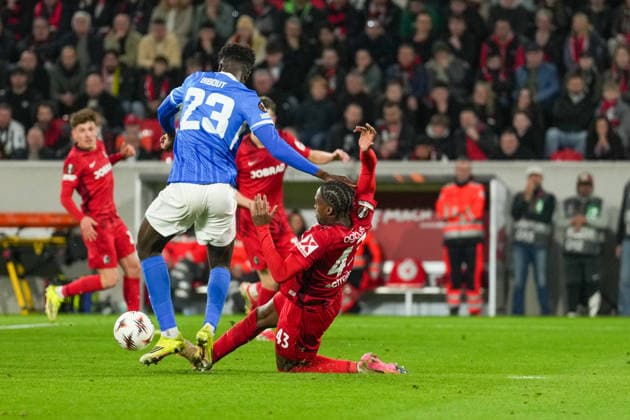 UEFA Europa League SC Freiburg vs KRC Genk, 19 03 2026 One-on-one between Aaron Bibout KRC Genk, 23 and Bruno Ogbus SC Freiburg, 43 UEFA Europa League SC Freiburg vs KRC Genk, Europa Park Stadium, 19 03 2026 Copyright: xBEAUTIFULxSPORTS Boscox