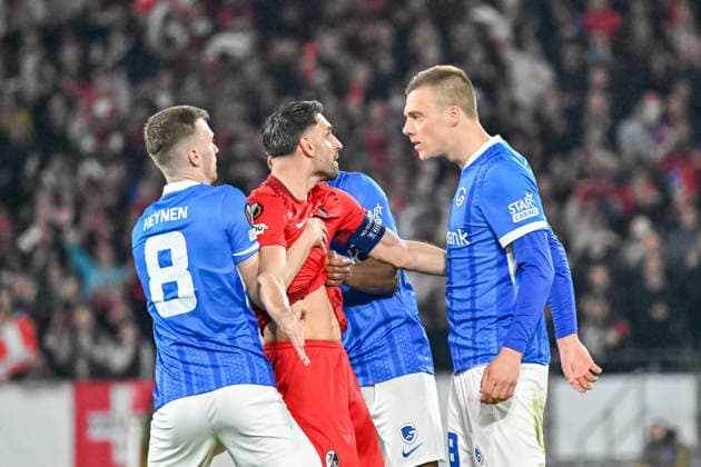 Vincenzo Grifo SC Freiburg, 32 with emotion at Daan Heymans KRC Genk, 38 , Bryan Heynen KRC Genk, 08 GER, SC Freiburg KRC Genk, football, Europa League, round of 16, 2025 2026 season, 19 03 2026 GER, SC Freiburg KRC Genk, football, Europa League, round of 16, 2025 2026 season, 19 03 2026 Freiburg Copyright: xEibner-Pressefoto ThomasxHessx EP_THS