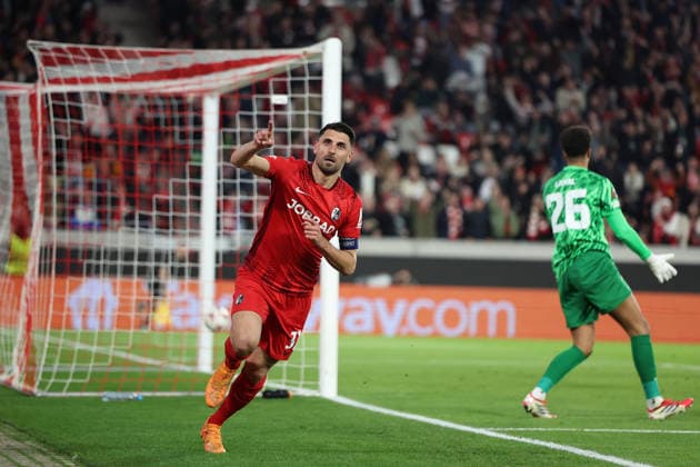 19 03 2026, xrekx, Football UEFA Europa League, SC Freiburg KRC Genk v l Torjubel nach dem Tor zum celebrating the goal celebrate 3 1 durch Vincenzo Grifo SC Freiburg DFL DFB REGULATIONS PROHIBIT ANY USE OF PHOTOGRAPHS as IMAGE SEQUENCES and or QUASI VIDEO Freiburg