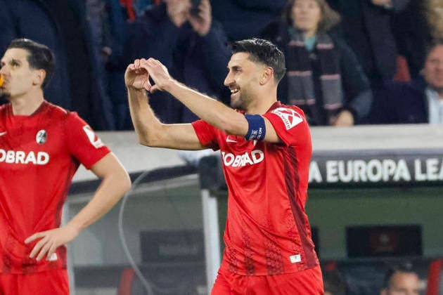 Goal celebration for Vincenzo Grifo SC Freiburg, 32 after his goal for 3 1 , Germany, Football, UEFA Europa League, Round of 16, 2025 2026, SC Freiburg vs KRC Genk, 19 03 2026, Freiburg im Breisgau Europa Park Stadion Germany Copyright: xGrantxHubbsx