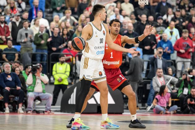 Basketball, Euroleague, 20260319, FC Bayern Munich Dubai Basketball Pictured from l Filip PETRUSEV Dubai, 30 , Oscar DA SILVA Bayern, 1 Munich SAP Garden Bayern Germany Copyright: Passion2Press.dex xMarkusxFischex