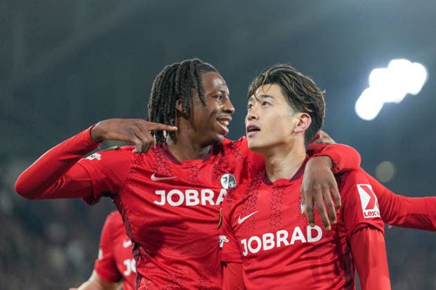 Johan Manzambi SC Freiburg, 44 , Yuito Suzuki SC Freiburg, 14 goal celebration, emotion, goal shot, finish, goal success, goal, goal , Germany, football, UEFA Europa League, round of 16, second leg, 2025 2026, SC Freiburg vs KRC Genk, 19 03 2026, Europa Park Stadion, Freiburg, Germany Freiburg Europa Park Stadion Baden Württemberg Germany Copyright: xArnexAmbergx