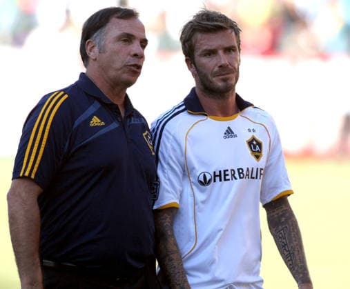 Chivas Usa V Los Angeles Galaxy, MLS, Fussball Herren, USA Manager Bruce Arena and David Beckham of Los Angeles Galaxy on the side line during the Mls match between Chivas Usa and Los Angeles Galaxy at Carson In Los Angeles on November 1, 2009 in California, United States. California Carson In Los Angeles United States United States Copyright: xAllstarxPicturexLibraryxLtdx