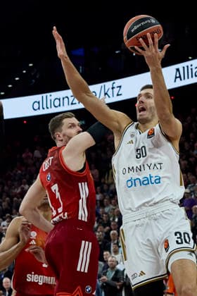 Turkish Airlines EuroLeague Basketball, FC Bayern Munich Basketball vs Dubai Basketball, Munich FC Bayern Basketball, Munich FC Bayern Basketball, Dubai Basketball, 2026 03 19 in Munich SAP Garden PETRUSEV Filip Dubai Basketball Center C Nr30 DUB30 , OBST Andreas FC Bayern Munich Guard G Nr13 BAY13 sportworld München SAP Garden Bayern Deutschland