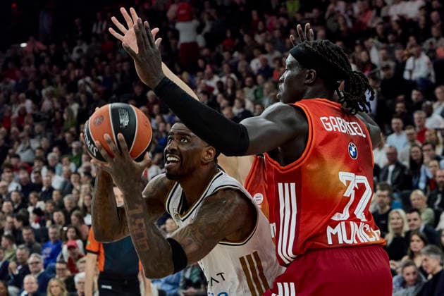Turkish Airlines EuroLeague Basketball, FC Bayern Munich Basketball vs Dubai Basketball, Munich FC Bayern Basketball, Munich FC Bayern Basketball, Dubai Basketball, 2026 03 19 in Munich SAP Garden BACON Dwayne Dubai Basketball Forward F Nr3 DUB3 , GABRIEL Wenyen FC Bayern Munich Center C Nr32 BAY32 sportworld München SAP Garden Bayern Deutschland