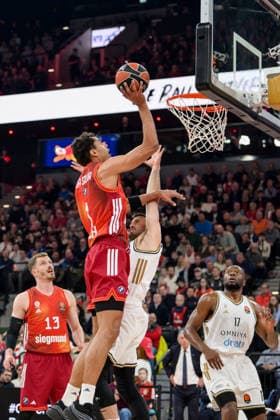 Basketball, Euroleague, 20260319, FC Bayern Munich Dubai Basketball Pictured from l Nate MASON Dubai, 1 , Aleksa AVRAMOVIC Dubai, 4 Munich SAP Garden Bayern Germany Copyright: Passion2Press.dex xMarkusxFischex