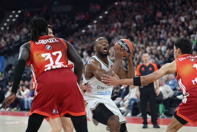 Mfiondu Kabengele Dubai Basketball, 17 with Oscar da Silva FC Bayern Basketball, 01 and Wenyen Gabriel FC Bayern Basketball, 32 , GER, FC Bayern Basketball vs Dubai Basketball, Basketball, Euroleague, Matchday 32, 2025 2026 season, 19 03 2026, GER, FC Bayern Basketball vs Dubai Basketball, Basketball, Euroleague, Matchday 32, 2025 2026 season, 19 03 2026 Munich Copyright: xEibner-Pressefoto JennixMaulx EP_JML