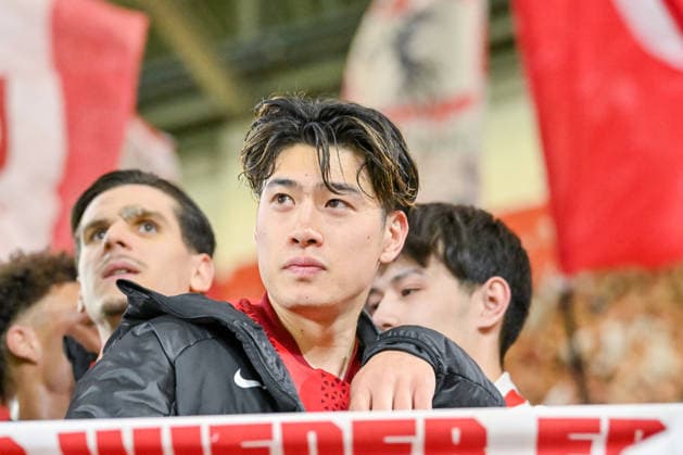 Yuito Suzuki SC Freiburg, 14 with the fans from the Tribuene GER, SC Freiburg KRC Genk, Football, Europa League, Round of 16, 2025 2026 season, 19 03 2026 GER, SC Freiburg KRC Genk, Football, Europa League, Round of 16, 2025 2026 season, 19 03 2026 Freiburg Copyright: xEibner-Pressefoto ThomasxHessx EP_THS
