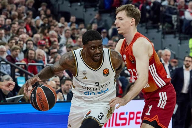 Turkish Airlines EuroLeague Basketball, FC Bayern Munich Basketball vs Dubai Basketball, Munich FC Bayern Basketball, Munich FC Bayern Basketball, Dubai Basketball, 2026 03 19 in Munich SAP Garden BACON Dwayne Dubai Basketball Forward F Nr3 DUB3 , HOLLATZ Justus FC Bayern Munich Guard G Nr21 BAY21 sportworld München SAP Garden Bayern Deutschland