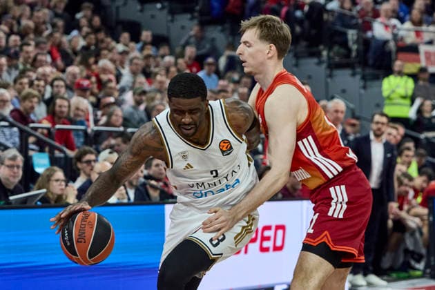 Turkish Airlines EuroLeague Basketball, FC Bayern Munich Basketball vs Dubai Basketball, Munich FC Bayern Basketball, Munich FC Bayern Basketball, Dubai Basketball, 2026 03 19 in Munich SAP Garden BACON Dwayne Dubai Basketball Forward F Nr3 DUB3 , HOLLATZ Justus FC Bayern Munich Guard G Nr21 BAY21 sportworld München SAP Garden Bayern Deutschland