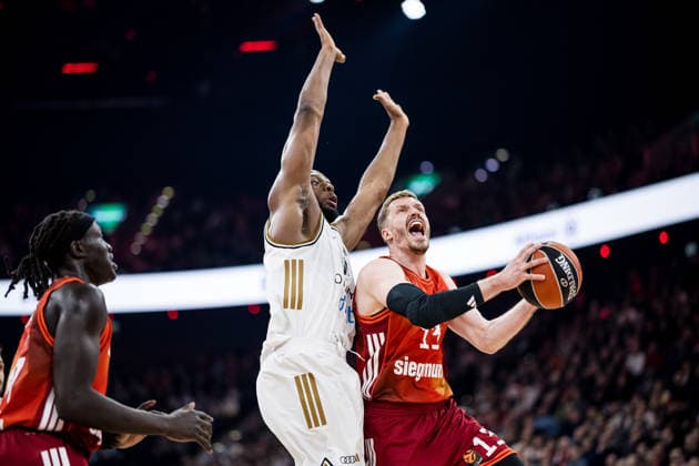 MUNICH, GERMANY - MARCH 19: Andreas Andi Obst (FC Bayern Muenchen, 13) controls the ball against Mfiondu Kabengele (Dubai Basketball, 17) during the Turkish Airlines EuroLeague match between FC Bayern Muenchen vs.Dubai Basketball at SAP Garden on round 32 of Turkish Airlines EuroLeague on March 19, 2026 in Munich, Germany. Bavaria Germany Copyright: xSteffiexWunderlx