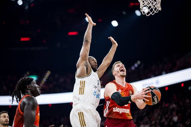MUNICH, GERMANY - MARCH 19: Andreas Andi Obst (FC Bayern Muenchen, 13) controls the ball against Mfiondu Kabengele (Dubai Basketball, 17) during the Turkish Airlines EuroLeague match between FC Bayern Muenchen vs.Dubai Basketball at SAP Garden on round 32 of Turkish Airlines EuroLeague on March 19, 2026 in Munich, Germany. Bavaria Germany Copyright: xSteffiexWunderlx