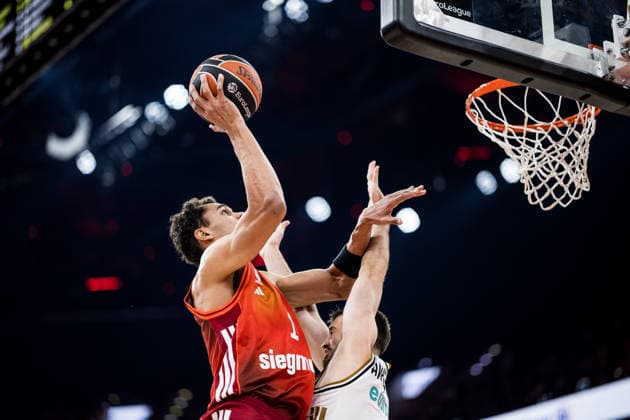 MUNICH, GERMANY - MARCH 19: Oscar da Silva (FC Bayern Muenchen, 1) controls the ball against Aleksa Avramovic (Dubai Basketball, 4) during the Turkish Airlines EuroLeague match between FC Bayern Muenchen vs.Dubai Basketball at SAP Garden on round 32 of Turkish Airlines EuroLeague on March 19, 2026 in Munich, Germany. Bavaria Germany Copyright: xSteffiexWunderlx
