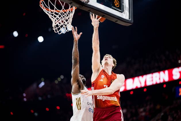 MUNICH, GERMANY - MARCH 19: Justus Hollatz (FC Bayern Muenchen, 21) controls the ball against Dwayne Bacon (Dubai Basketball, 3) during the Turkish Airlines EuroLeague match between FC Bayern Muenchen vs.Dubai Basketball at SAP Garden on round 32 of Turkish Airlines EuroLeague on March 19, 2026 in Munich, Germany. Bavaria Germany Copyright: xSteffiexWunderlx
