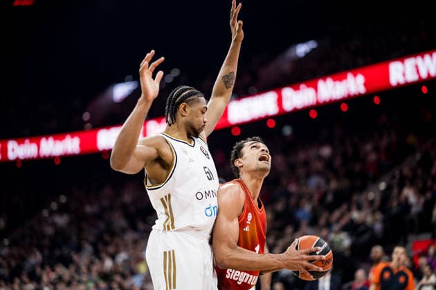 MUNICH, GERMANY - MARCH 19: Oscar da Silva (FC Bayern Muenchen, 1) controls the ball against Bruno Caboclo (Dubai Basketball, 51) during the Turkish Airlines EuroLeague match between FC Bayern Muenchen vs.Dubai Basketball at SAP Garden on round 32 of Turkish Airlines EuroLeague on March 19, 2026 in Munich, Germany. Bavaria Germany Copyright: xSteffiexWunderlx