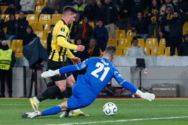 AEK Athens v NK Celje UEFA Europa League Luka Jovic of AEK Athens attempts to pass Simon Sluga of NK Celje during the UEFA Europa League Round of 16 Second Leg match at Allwyn Arena, Athens 19 03 2026 UK Newspapers OUT Copyright: xYannisxHalasx FIL-23160-0061