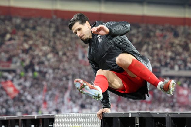 19 03 2026, xrekx, Football UEFA Europa League, SC Freiburg KRC Genk v l Spielende Igor Matanovic SC Freiburg Unterschrift Trikot Fan DFL DFB REGULATIONS PROHIBIT ANY USE OF PHOTOGRAPHS as IMAGE SEQUENCES and or QUASI VIDEO Freiburg