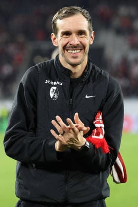 19 03 2026, xrekx, Football UEFA Europa League, SC Freiburg KRC Genk v l Julian Schuster Trainer SC Freiburg Mannschaft, Spieler, jubeln nach Spielende, Team, Player, celebrate at the end of the match DFL DFB REGULATIONS PROHIBIT ANY USE OF PHOTOGRAPHS as IMAGE SEQUENCES and or QUASI VIDEO Freiburg
