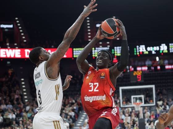 Bayerns 32 Wenyen GABRIEL vs Dubais 3 BACON Basketball Bayern Dubai Euroleague, FC Bayern Basketball Dubai Basketball, Round 32, Season 2025 2026, on 19 03 2026 in Munich, S A P G A R D E N, Germany Source Copyright Credit Oryk HAIST xBASKETBALL-BAYERN-DUBAIx