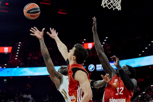 Turkish Airlines EuroLeague Basketball, FC Bayern Munich Basketball vs Dubai Basketball, Munich FC Bayern Basketball, Munich FC Bayern Basketball, Dubai Basketball, 2026 03 19 in Munich SAP Garden BACON Dwayne Dubai Basketball Forward F Nr3 DUB3 , LUCIC Vladimir FC Bayern Munich Forward F Nr11 BAY11 , GABRIEL Wenyen FC Bayern Munich Center C Nr32 BAY32 sportworld München SAP Garden Bayern Deutschland