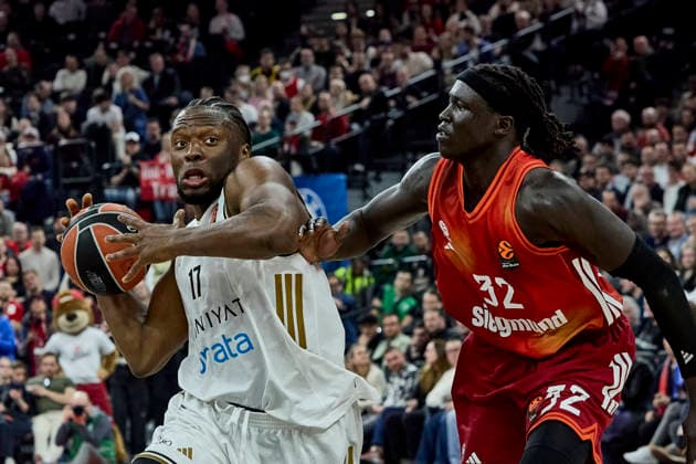Turkish Airlines EuroLeague Basketball, FC Bayern Munich Basketball vs Dubai Basketball, Munich FC Bayern Basketball, Munich FC Bayern Basketball, Dubai Basketball, 2026 03 19 in Munich SAP Garden KABENGELE Mfiondu Dubai Basketball Center C Nr17 DUB17 , GABRIEL Wenyen FC Bayern Munich Center C Nr32 BAY32 sportworld München SAP Garden Bayern Deutschland