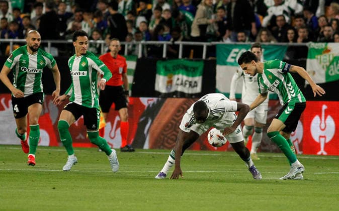 SEVILLE 19 03 202 ESTADIO DE LA CARTUJA UEFA EUROPA LEAGUE FINAL SIXTEEN-TEENTH FINAL RETURN MATCH REAL BETIS PANATHINAIKOS archsev Bartra and TETTEH PHOTO MANUEL GOMEZ Copyright: xMANUxGOMEZx