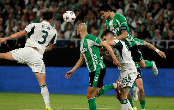 SEVILLE 19 03 202 LA CARTUJA STADIUM UEFA EUROPA LEAGUE FINAL SIXTEEN-TEENTH SIXTEENTH FINAL RETURN MATCH REAL BETIS PANATHINAIKOS archsev AMRABAT AND BARTRA PHOTO MANUEL GOMEZ Copyright: xMANUxGOMEZx