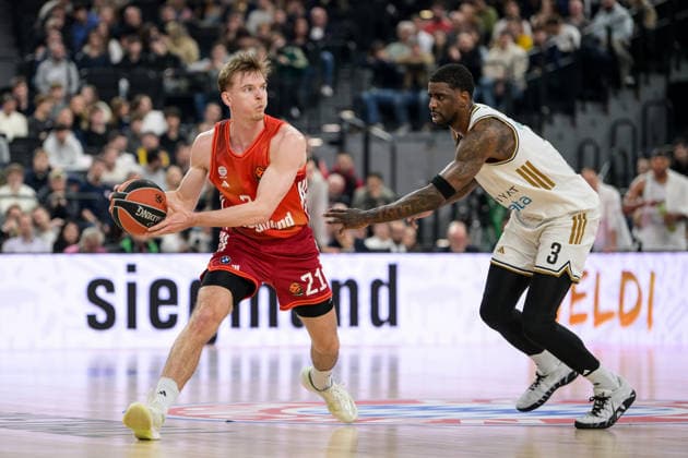 Basketball, Euroleague, 20260319, FC Bayern Munich Dubai Basketball In the picture from l Justus HOLLATZ Bayern, 21 , Dwayne BACON Dubai, 3 Munich SAP Garden Bayern Germany Copyright: Passion2Press.dex xMarkusxFischex
