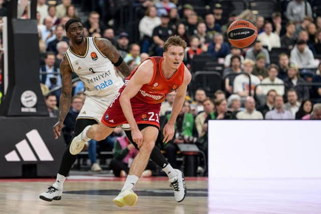Basketball, Euroleague, 20260319, FC Bayern Munich Dubai Basketball Pictured from l Dwayne BACON Dubai, 3 , Justus HOLLATZ Bayern, 21 Munich SAP Garden Bayern Germany Copyright: Passion2Press.dex xMarkusxFischex