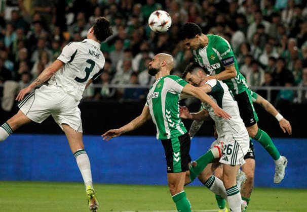 SEVILLE 19 03 202 LA CARTUJA STADIUM UEFA EUROPA LEAGUE FINAL SIXTEEN-TEENTH SIXTEENTH FINAL RETURN MATCH REAL BETIS PANATHINAIKOS archsev AMRABAT AND BARTRA PHOTO MANUEL GOMEZ Copyright: xMANUxGOMEZx
