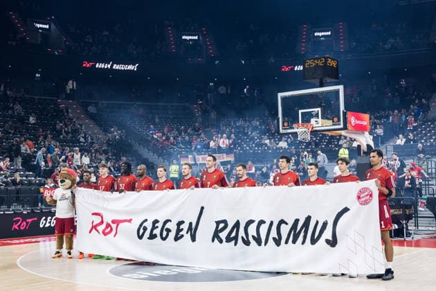 MUNICH, GERMANY - MARCH 19: The team of FC Bayern Muenchen poses together, holding a banner öRed against Racism˜ before the Turkish Airlines EuroLeague match between FC Bayern Muenchen vs.Dubai Basketball at SAP Garden on round 32 of Turkish Airlines EuroLeague on March 19, 2026 in Munich, Germany. Bavaria Germany Copyright: xSteffiexWunderlx