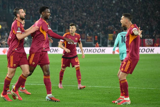 Foto IPP Roberto Ramaccia Roma 19 3 2026 Uefa Europa League 2025 2026 Roma vs Bologna Nella foto Evan Ndicka of AS Roma celebrates after scoring goal in the 32th minute for 1-1 Italy Photo Press - World Copyright Roma italy Italia ITALY  Copyright: xR4924_italyphotopressx