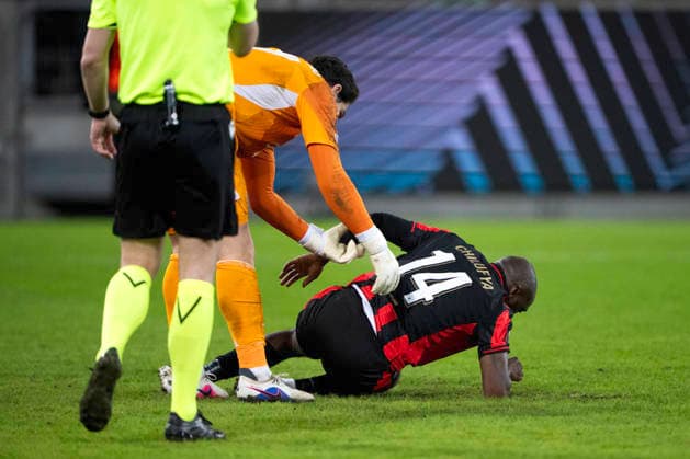 UEFA Europa League FC Midtjylland Nottingham Forest Nottingham Forest s goalkeeper Stefan Ortega helps FC Midtjylland s Edward Chilufya up after he missed during the penalty shootout in the match between FC Midtjylland and Nottingham Forest in the Europa League 2nd leg at MCH Arena in Herning on Thursday, March 19, 2026 Photo Bo Amstrup Ritzau Scanpix , Herning Denmark Mors  Copyright: BoxAmrstrupx xRitzauxScanpix BoxAmstrupx spdk20260319-215652-L