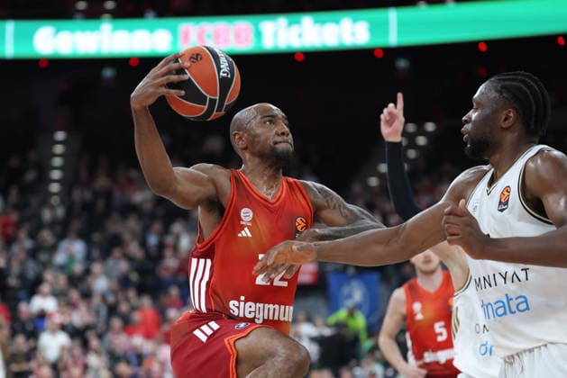 Isiaha Mike FC Bayern Basketball, 22 with Mfiondu Kabengele Dubai Basketball, 17 , GER, FC Bayern Basketball vs Dubai Basketball, Basketball, Euroleague, Matchday 32, Season 2025 2026, 19 03 2026, GER, FC Bayern Basketball vs Dubai Basketball, Basketball, Euroleague, Matchday 32, Season 2025 2026, 19 03 2026 Munich Copyright: xEibner-Pressefoto JennixMaulx EP_JML