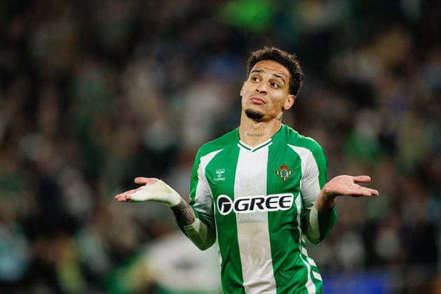 Antony seen celebrating after scoring goal during UEFA Europa League round of 16 game between teams of Real Betis Balompie and Panathinaikos FC (Maciej Rogowski Ball Raw Images) Sevilla Estadio La Cartuja Spain Copyright: xMaciejxRogowskix maciejrogowski_betis_pao_2526-28