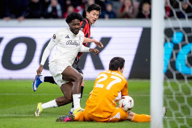 Europa League FC Midtjylland Nottingham Forest Nottingham Forest s goalkeeper Stefan Ortega and Ola Aina in action with FC Midtjylland s Cho Gue Sung during the match between FC Midtjylland and Nottingham Forest in the Europa League 2nd match at MCH Arena in Herning on Thursday, March 19, 2026 Photo Bo Amstrup Ritzau Scanpix , Herning Denmark Mors  Copyright: BoxAmrstrupx xRitzauxScanpix BoxAmstrupx spdk20260319-223301-L