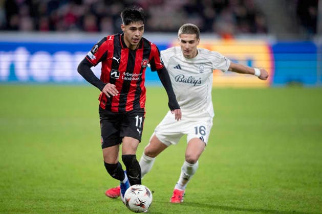 Europa League FC Midtjylland Nottingham Forest FC Midtjylland s Dario Osorio in action with Nottingham Forest s Nicolas Dominguez during the match between FC Midtjylland and Nottingham Forest in the Europa League 2nd match at MCH Arena in Herning on Thursday, March 19, 2026 Photo Bo Amstrup Ritzau Scanpix , Herning Denmark Mors  Copyright: BoxAmrstrupx xRitzauxScanpix BoxAmstrupx spdk20260319-223312-L