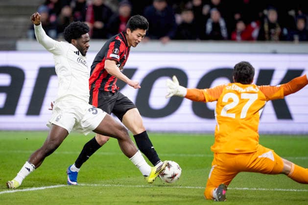 Europa League FC Midtjylland Nottingham Forest Nottingham Forest s goalkeeper Stefan Ortega and Ola Aina in action with FC Midtjylland s Cho Gue Sung during the match between FC Midtjylland and Nottingham Forest in the Europa League 2nd match at MCH Arena in Herning on Thursday, March 19, 2026 Photo Bo Amstrup Ritzau Scanpix , Herning Denmark Mors  Copyright: BoxAmrstrupx xRitzauxScanpix BoxAmstrupx spdk20260319-223324-L