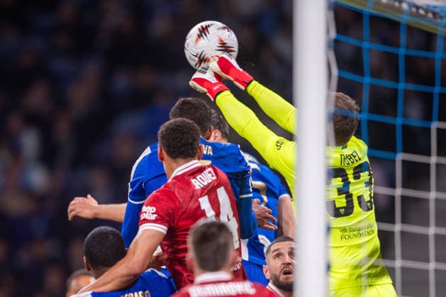 March 19, 2026, Porto, Porto, Portugal: PORTO, PORTUGAL - MARCH 18: ALEXANDER NUBEL of VfB Stuttgart is seen on action during the UEFA Europa League 2025 26 Round of 16 second leg between FC Porto and VfB Stuttgart at Estadio do Dragao on March 19, 2026 in Porto, Portugal FC Porto X VfB Stuttgart - UEFA Europa League  - ZUMAl192 20260319_zsp_l192_077 Copyright: xMiguelxLemosx