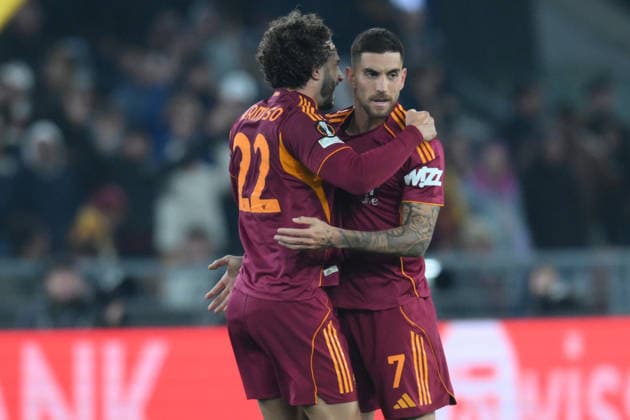 19th March 2026, Stadio Olimpico, Rome, Italy; UEFA Europa League Football; Roma versus Bologna; Lorenzo Pellegrini of AS Roma celebrates after scoring goal in the 80th minute for 3-3  AllShotLive